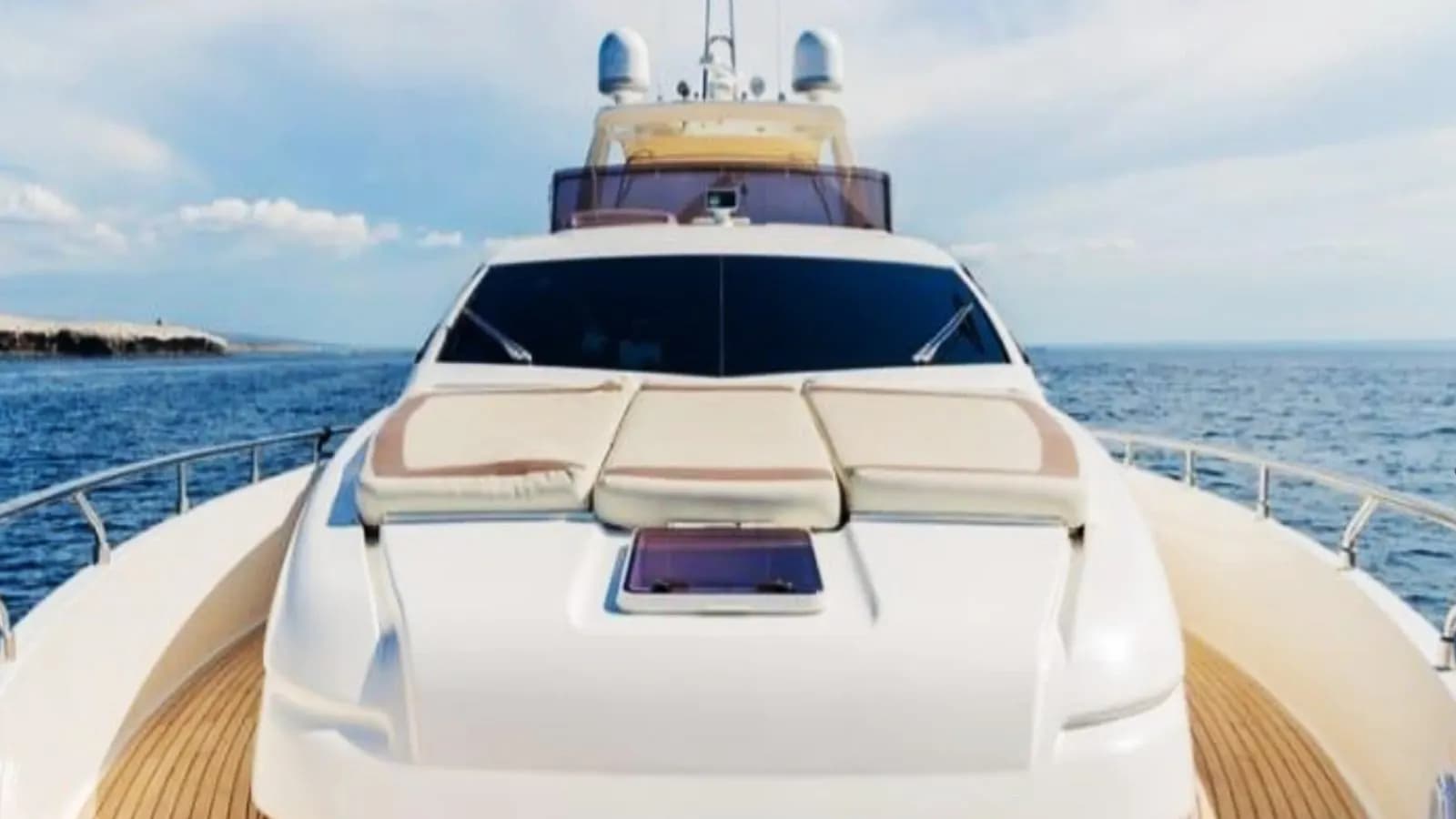 Ferretti 72FT